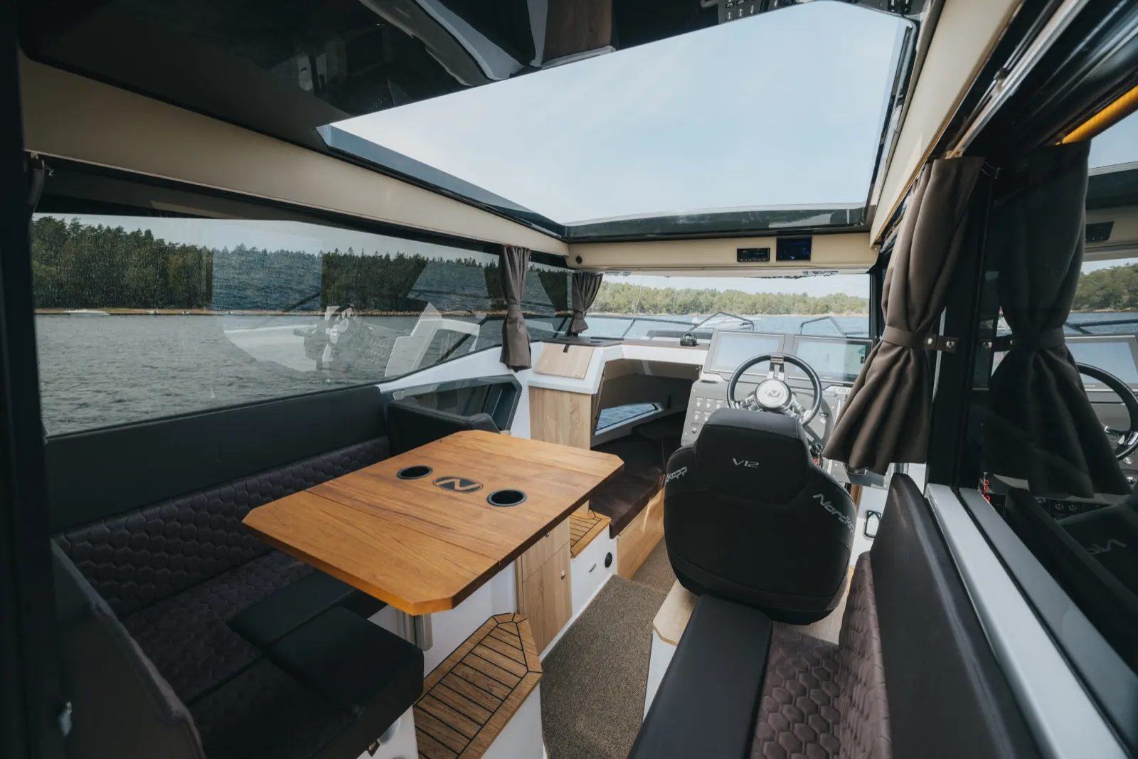 Coupe 905 V12 — photo 2